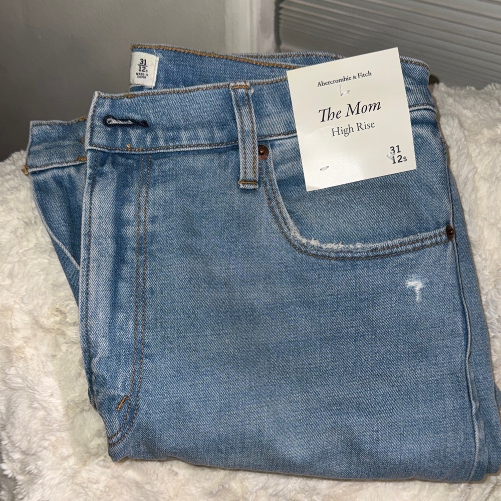 Abercrombie & Fitch High Rise Mom Jeans